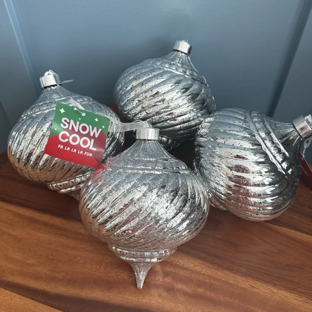 NWT Set of 4 Silver Mercury Glass Finish Shatter Resist Finial Ornaments 6